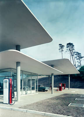 architecture photography:  Tankstelle "Blauer See" by Heinrich Heidersberger