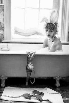 fashion photography:  Bunny in Tub by Pamela Hanson | Trunk Archive