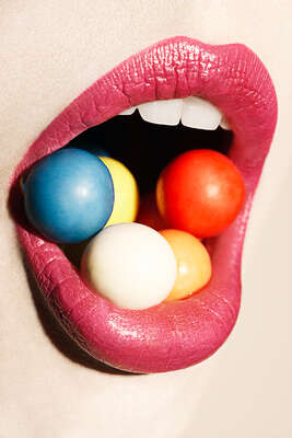fashion photography:  Bubble Lips by Alexander Straulino | Trunk Archive